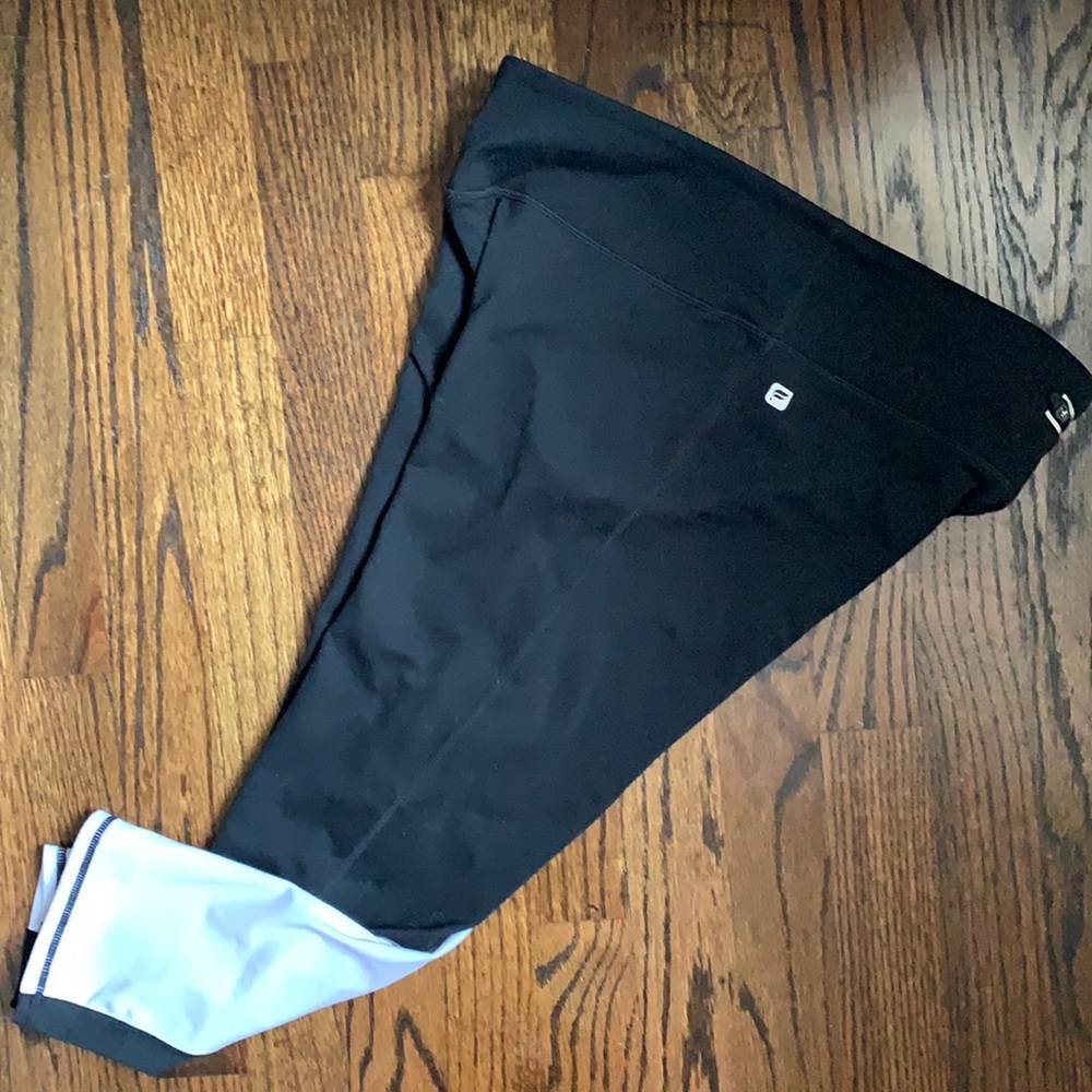 Fabletics Women’s Capri Leggings - Picture 2 of 4